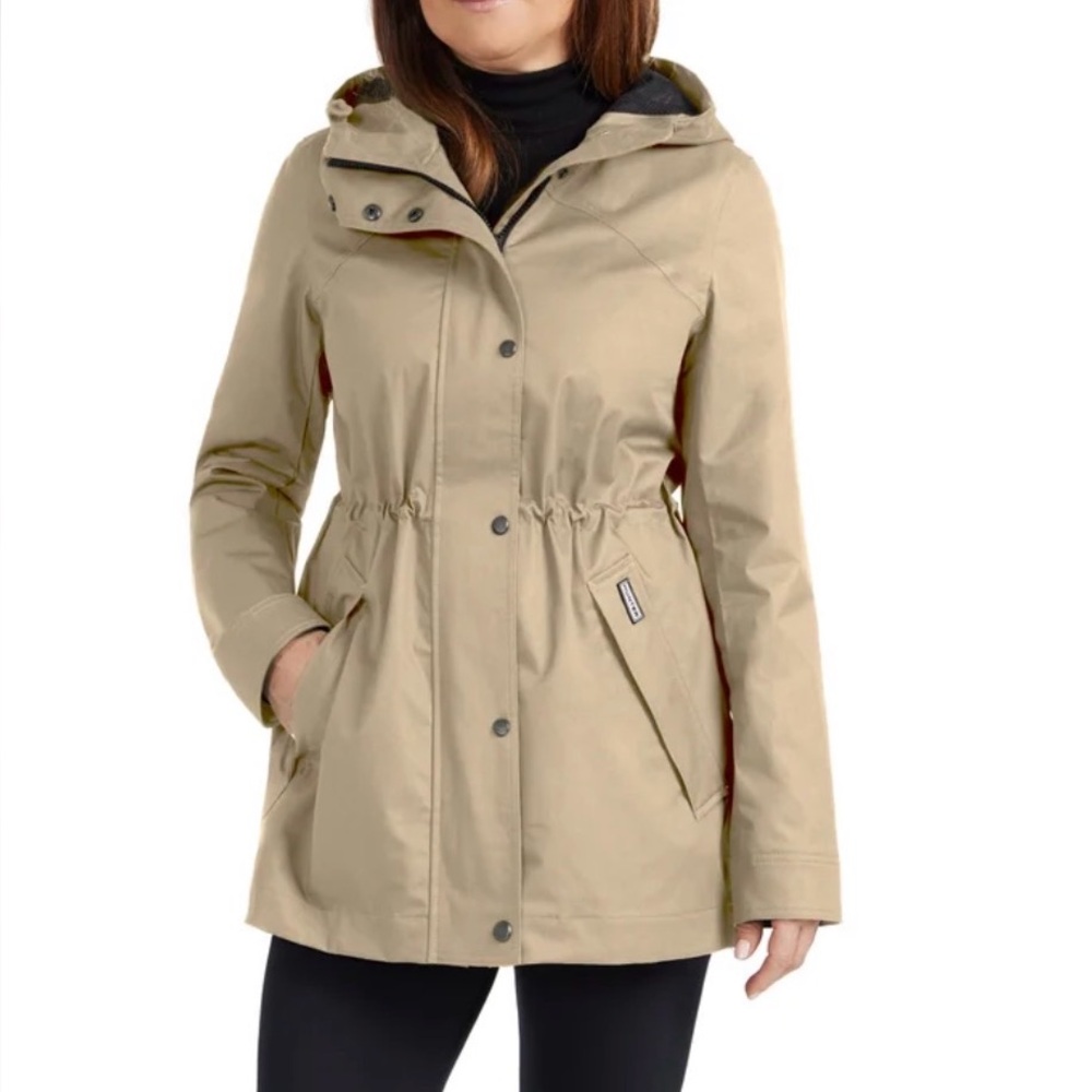 Hunter lightweight Rain Jacket with Logo Patch Size Large Brand new!
